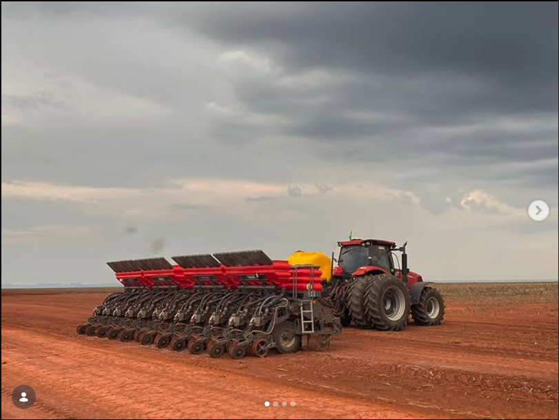 Siembra mecanizada en campo — Mato Grosso, Brasil